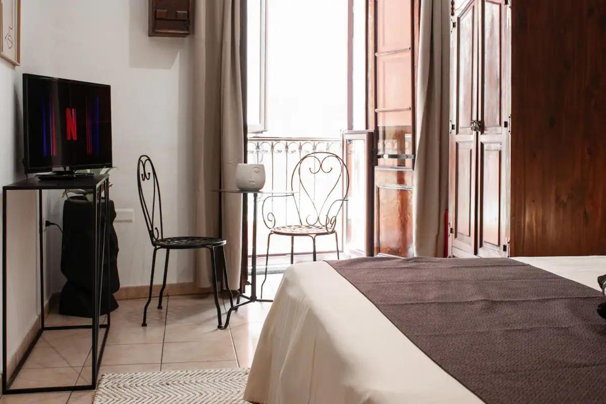 Castello'S Rooms Cagliari Bagian luar foto