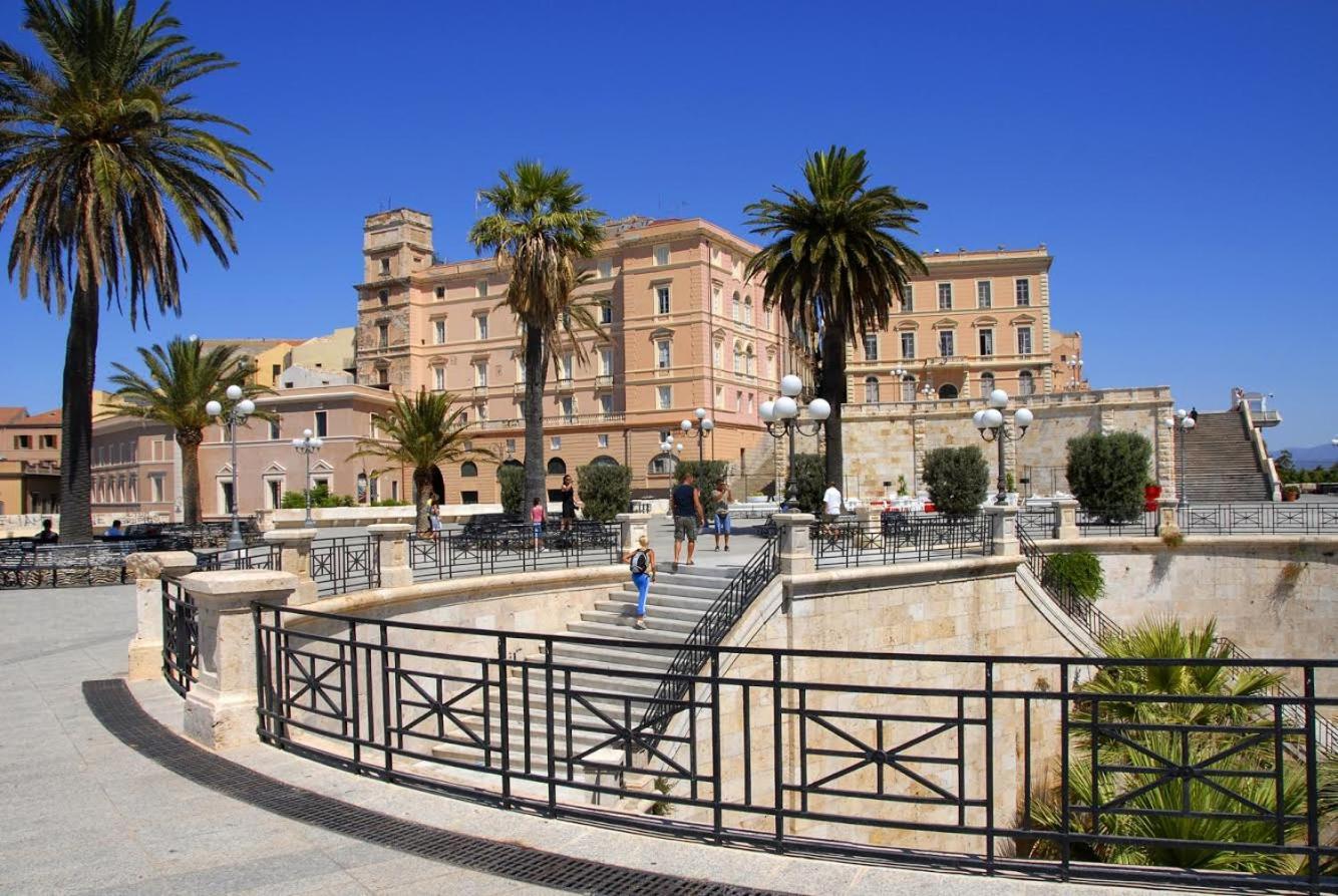 Castello'S Rooms Cagliari Bagian luar foto