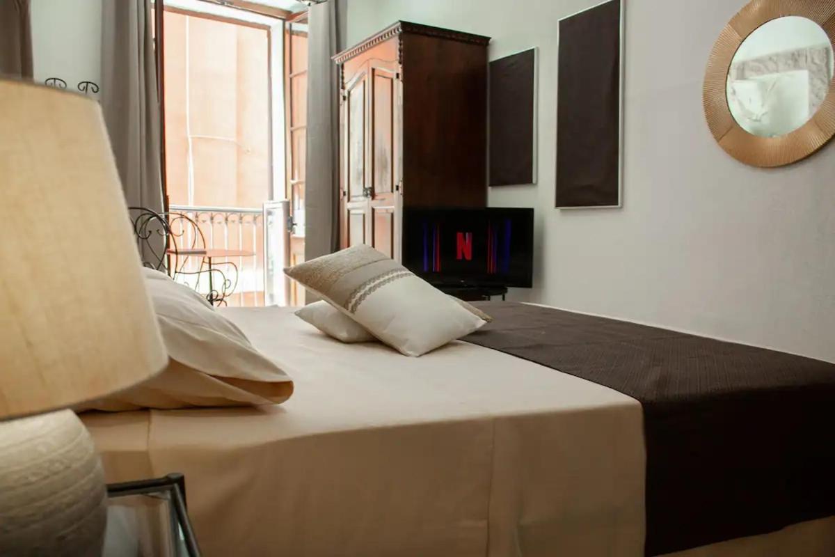 Castello'S Rooms Cagliari Bagian luar foto