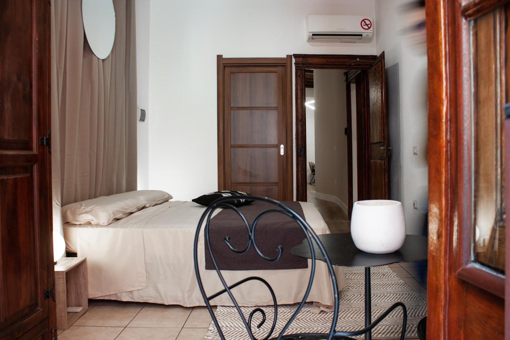 Castello'S Rooms Cagliari Bagian luar foto