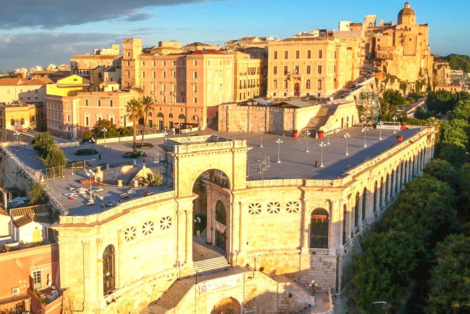 Castello'S Rooms Cagliari Bagian luar foto