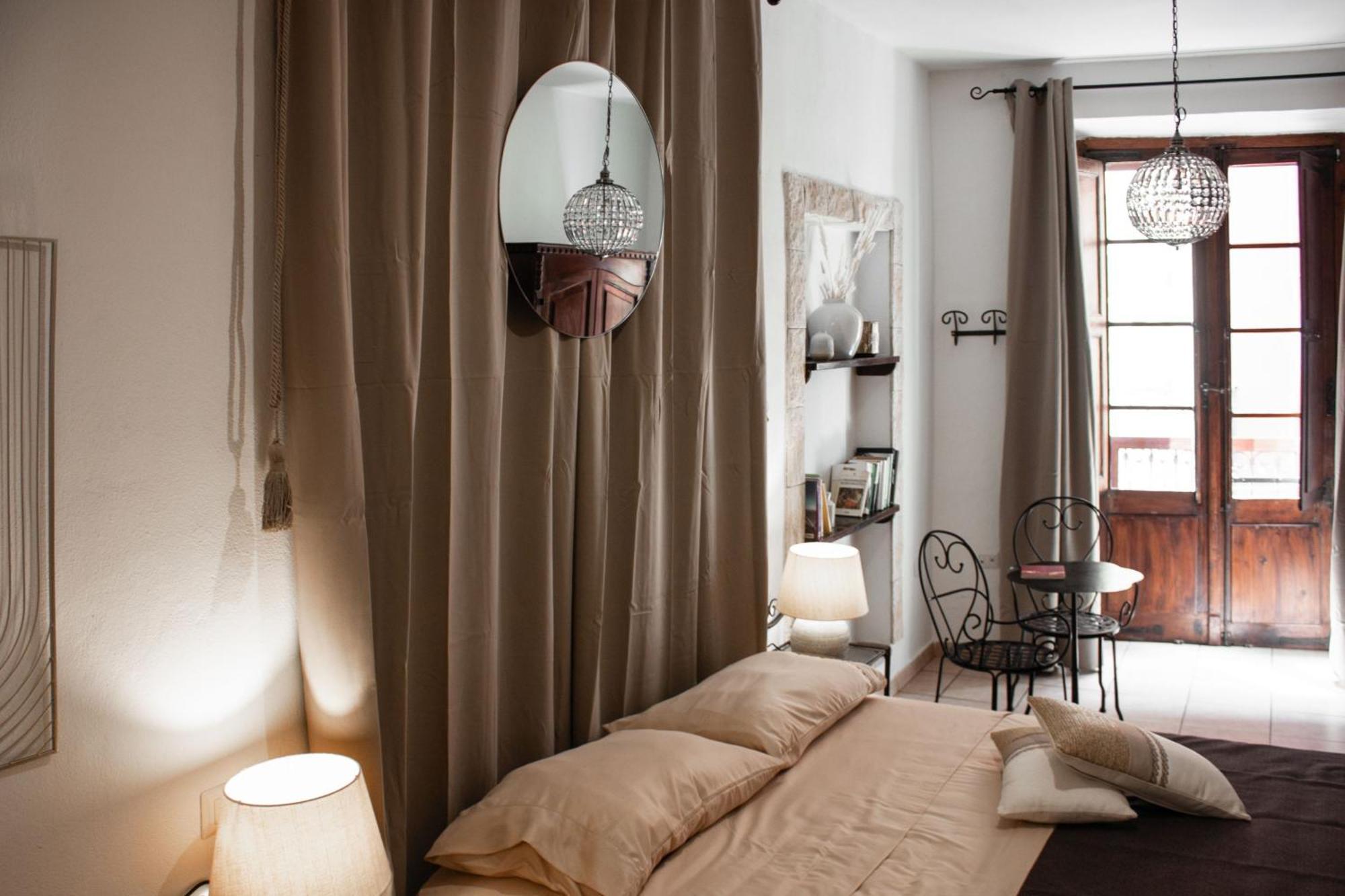 Castello'S Rooms Cagliari Bagian luar foto