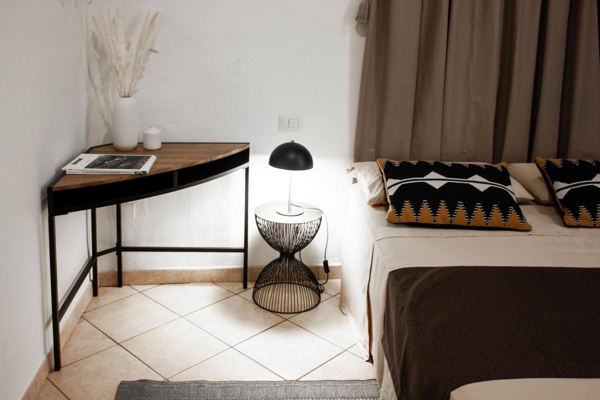 Castello'S Rooms Cagliari Bagian luar foto